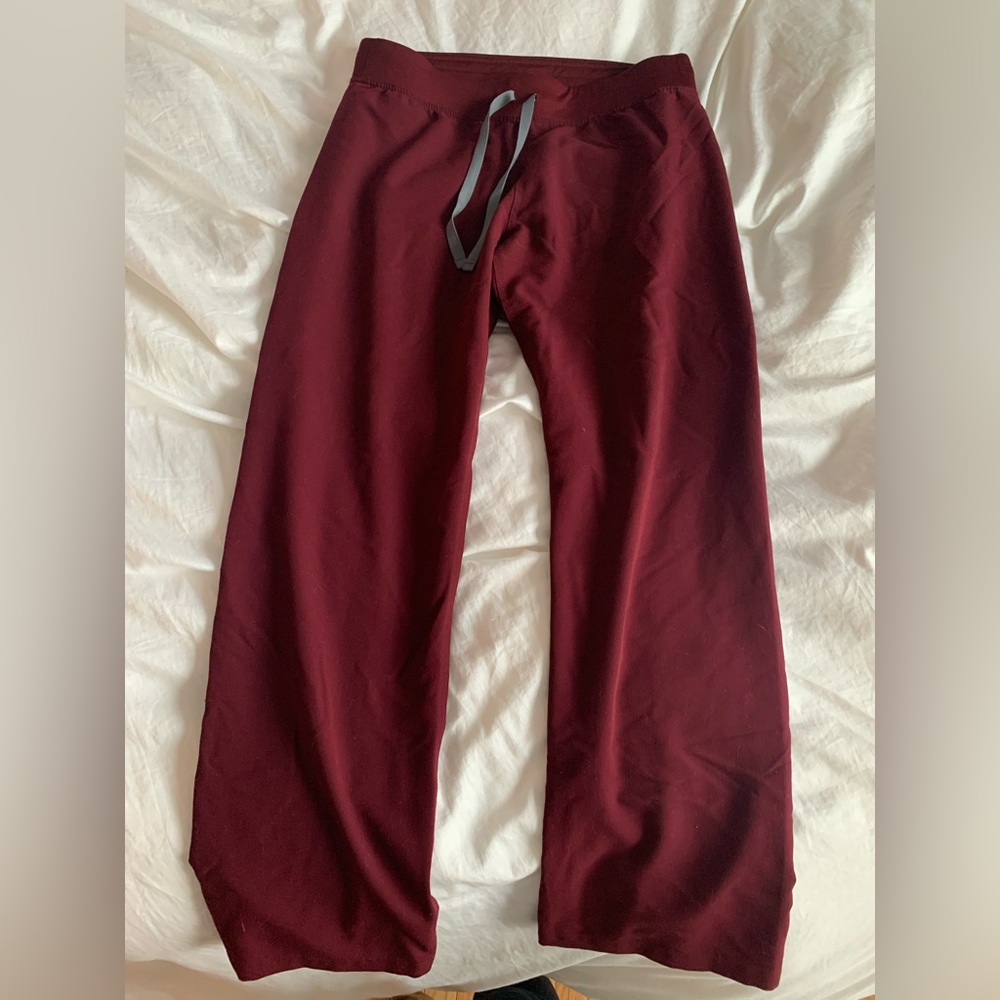 FIGS woman scrub pants “Basic”